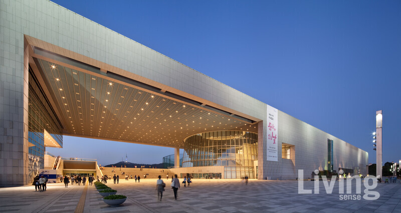 National Museum of Korea at night